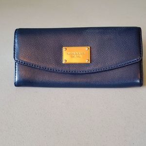 MICHEAL KORS NAVY  LEATHER WALLET